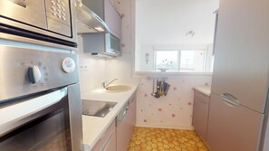 Réfrigérateur, micro-ondes, four, lave-vaisselle