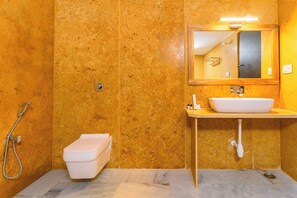 Signature Suites AC | Bathroom | Shower, hydromassage showerhead, free toiletries, hair dryer - Marubhumi Luxury Resort (Jaisalmer)