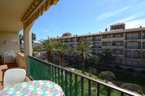 Exterior - Apartment in Spain Near Sandy Beach (Torroella de Montgrí)