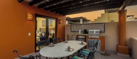 تناول الطعام بالخارج