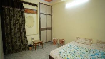 Soundproofing, free WiFi