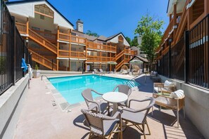 Pool - NEW Central Buckhead Apt Atlanta Gem (Atlanta)