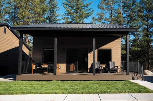 Experience Simple Montana Luxury (Cottage #4)