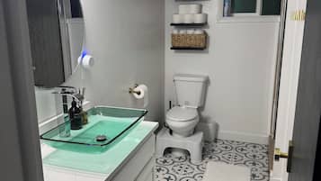 シャワー、ヘアドライヤー、タオル、石鹸