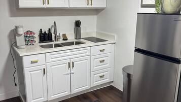 Fridge, microwave, stovetop, coffee/tea maker