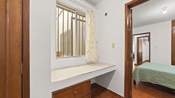 Deluxe House | 3 bedrooms, iron/ironing board, free WiFi