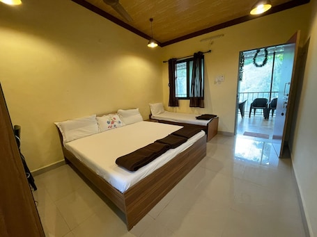 Premium Room, Balcony, City View | Individually furnished, laptop workspace, bed sheets