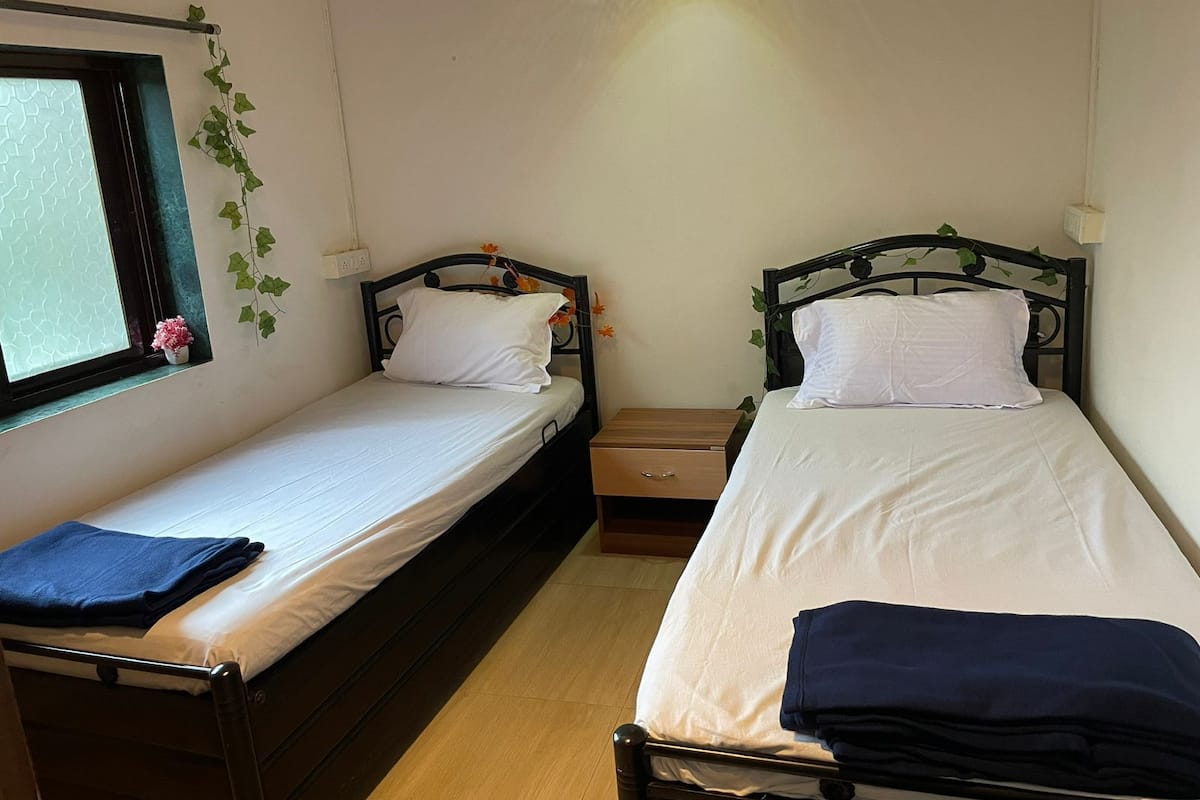 Superior Room, Garden View | Dilengkapkan perabot secara berasingan, ruang kerja komputer riba