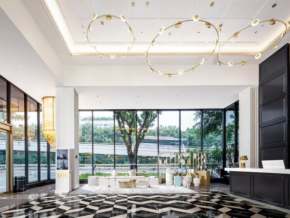 Coin salon dans le hall