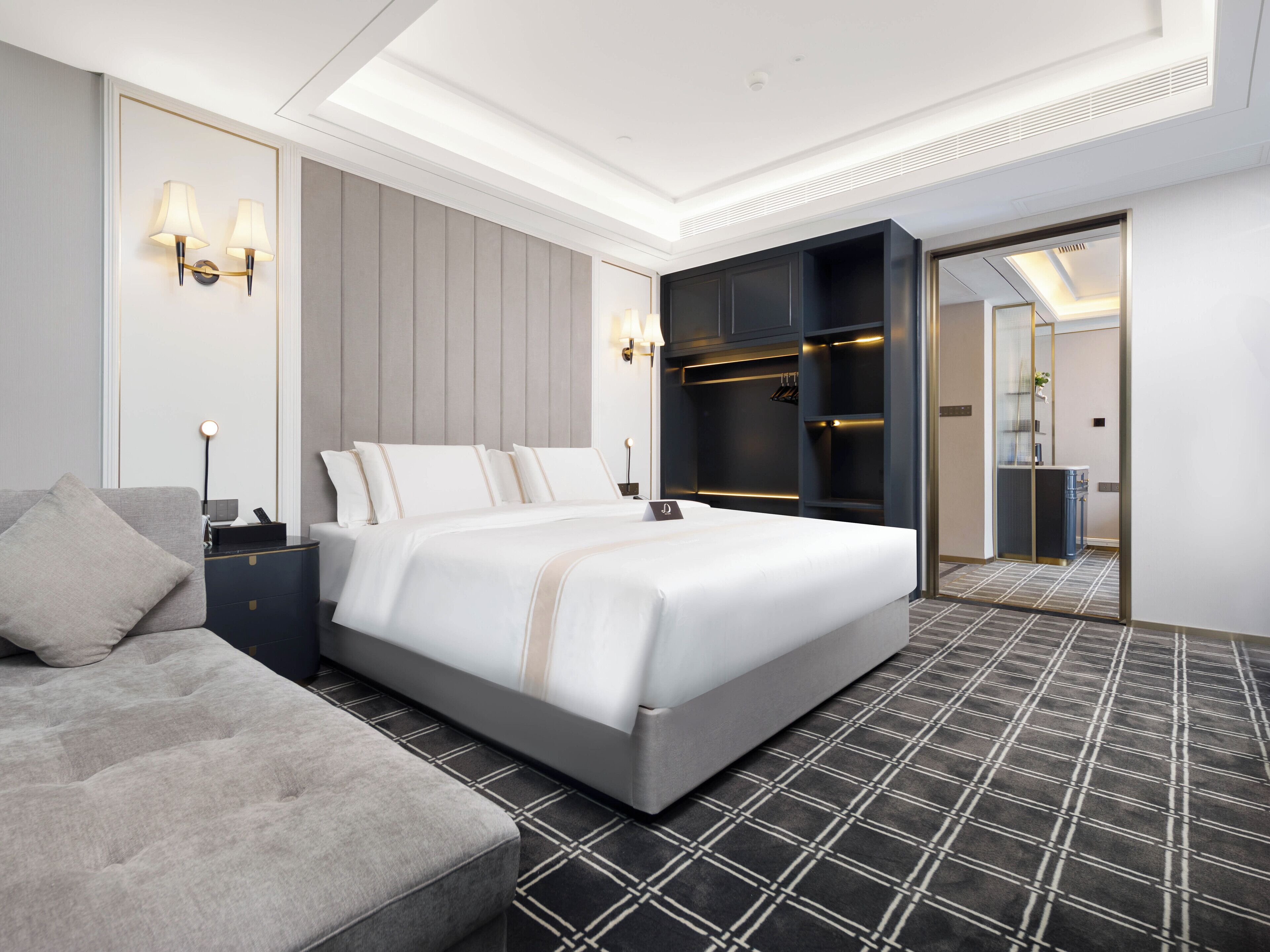 Luxury Suite, City View | Hypo-allergenic bedding, laptop workspace, free WiFi, bed sheets