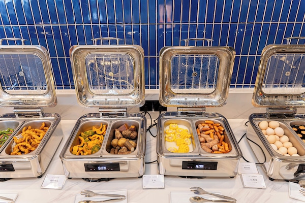 Free daily self-serve breakfast