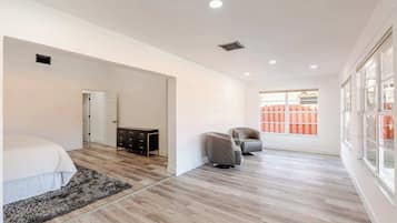 6 chambres, bureau, fer et planche à repasser, accès au Wi-Fi (inclus)