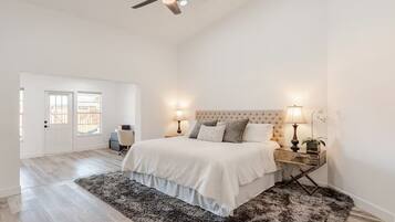 6 bedrooms, desk, iron/ironing board, free WiFi