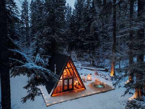 Mt. Rainier Luxe A-Frame: Hot Tub, Sauna, Firepit with King Size Bed Lafa Cabin
