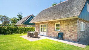 House | Tempat makan luar