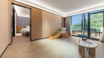 1 bedroom, laptop workspace, blackout curtains, soundproofing