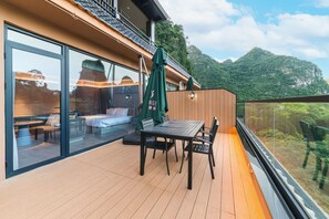 Familiesuite - bakkeudsigt | Terrasse/gårdhave