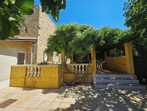 Property grounds - Superb villa with a private pool in Bize (Bize-Minervois)