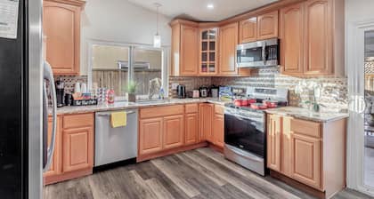 Spacious 4-bedroom house in enchanting San Jose with AC, WiFi, washer and dryers