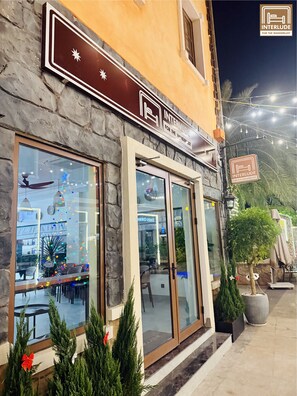 TV 43 polegadas com canais digitais, Netflix, serviços de streaming