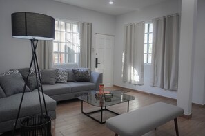 Comfort-Apartment | Wohnbereich | Fernseher