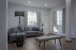 Departamento Confort | Área de sala de estar | Televisión 