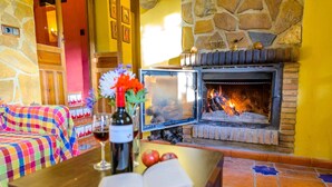 Living room - Farmhouse by the River In	algarinejo (Algarinejo)