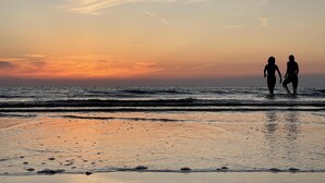 Two people walking on a beach at sunset. - Modern Bungalow Near Beach, Forest (Sint Maartensvlotbrug)