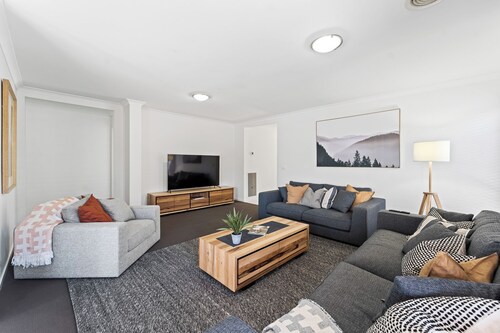 Large stylish home in Bendigo, perfect for families, close to sporting precinct 