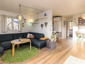 House | Interior - Charming Family Retreat - By Traum Ferienwohnungen (Hals)