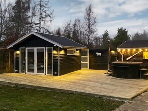 House | Exterior - Charming Family Retreat - By Traum Ferienwohnungen (Hals)