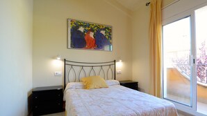 Room - House in Lestartit Near Sandy Beach (Torroella de Montgrí)