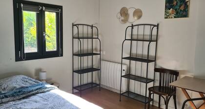 LA FRETTE-SUR-SEINE HAVRE DE PAIX Self-contained studio near train station and amenities
