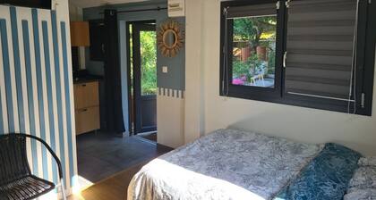 LA FRETTE-SUR-SEINE HAVRE DE PAIX Self-contained studio near train station and amenities