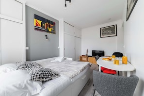 Iron/ironing board, bed sheets - Studio Cosy proche tour Eiffel - Paris 7 - 2P (Paris)