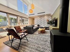 TV, fireplace, offices