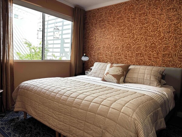 3 bedrooms, desk, iron/ironing board, WiFi