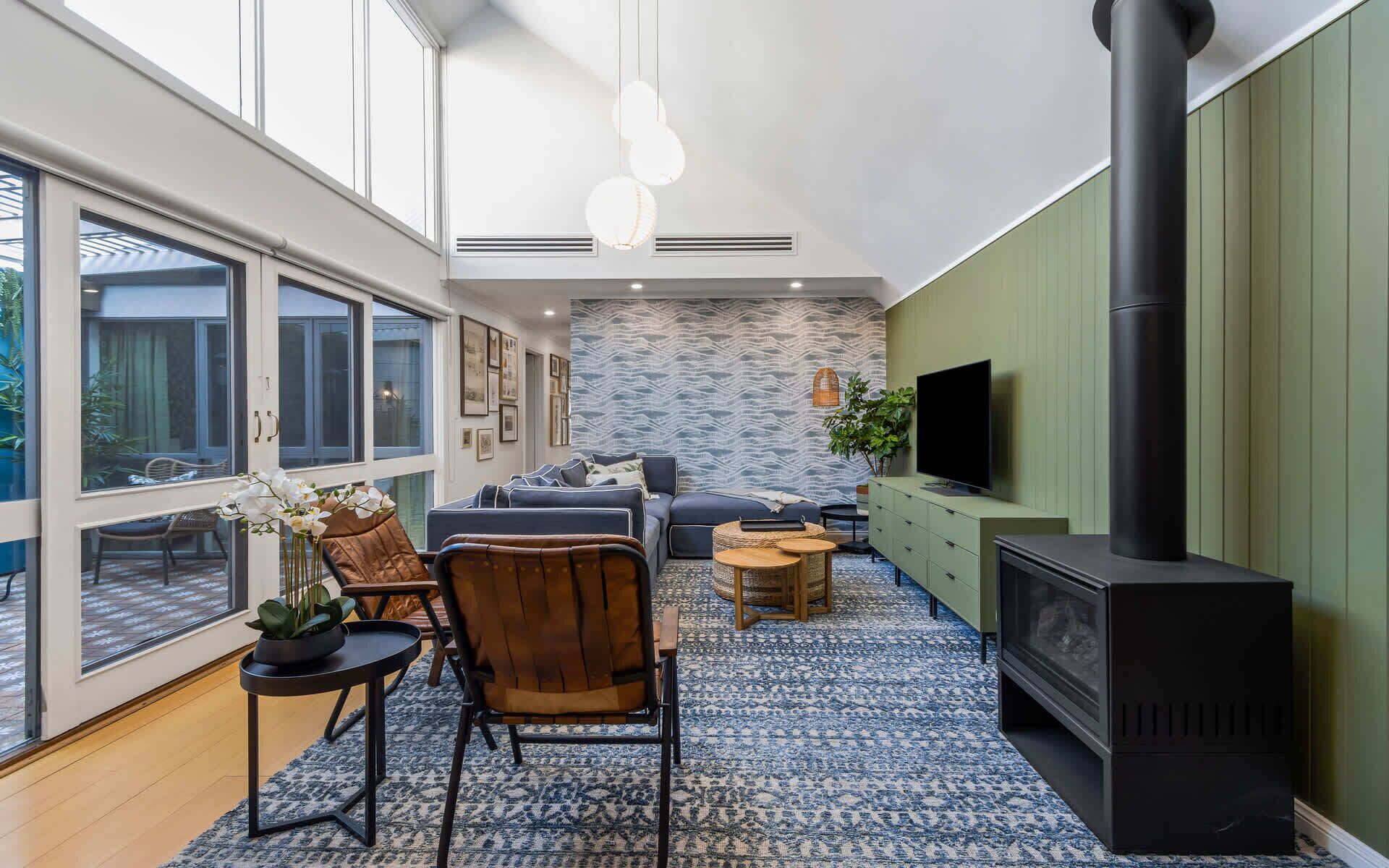 TV, fireplace, offices