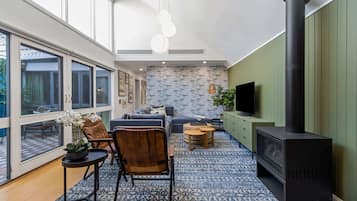 TV, fireplace, offices