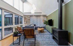 TV, fireplace, offices