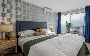 3 bedrooms, desk, iron/ironing board, WiFi - Courtyard Home In Historic Port Adelaide (Port Adelaide)