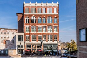 Exterior - Luxury Downtown Knoxville Condo 20ft Ceilings, Smart TVs, Walk to Dining, Stadiums Historic Theaters (Knoxville)
