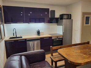 Private kitchen - 65m2 DUPLEX APARTMENT IN CHALET FOR 6 PEOPLE (Vallouise-Pelvoux)