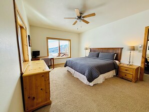 4 slaapkamers, een strijkplank/strijkijzer, gratis wifi, beddengoed