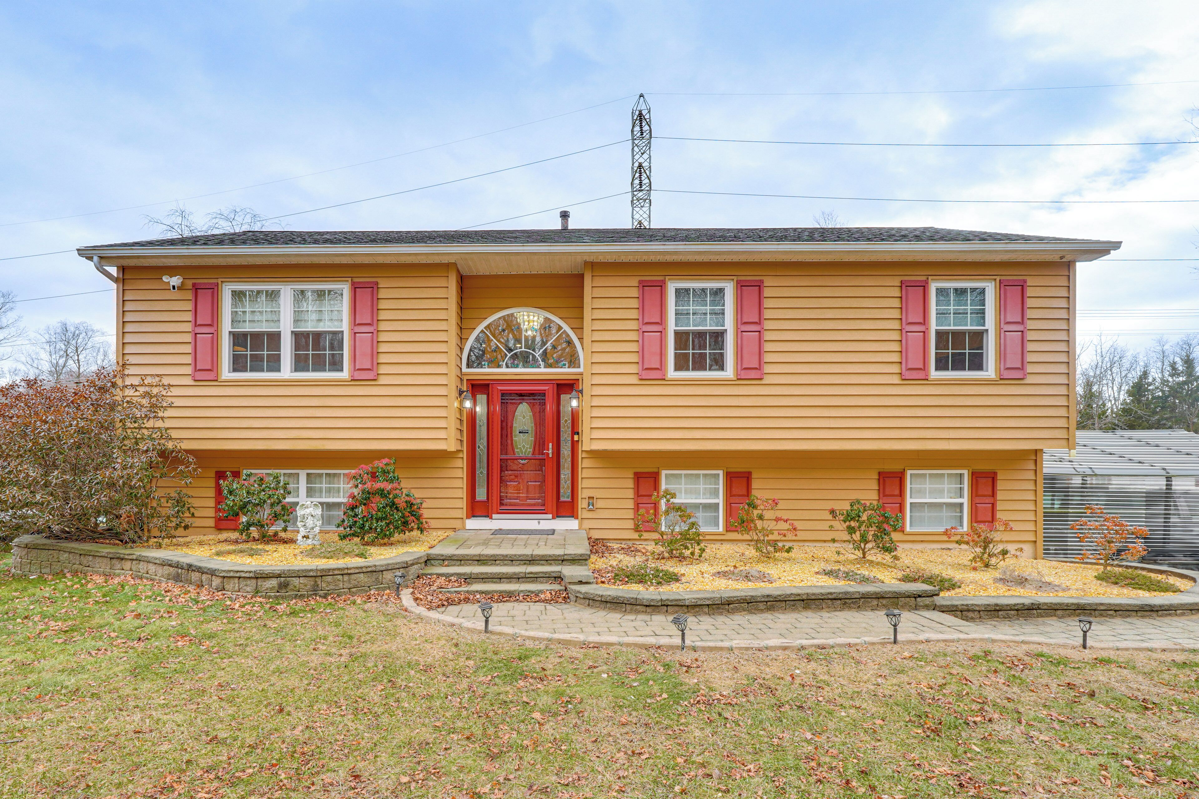 Newburgh Vacation Rental | 3BR | 1BA | Stairs Required | 1,100 Sq Ft