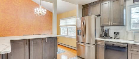 Fridge, oven, stovetop, dishwasher