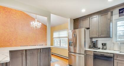 4 Mi to Hudson River: Cozy Newburgh Home!