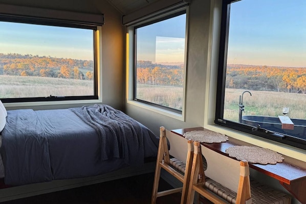 1 bedroom, bed sheets