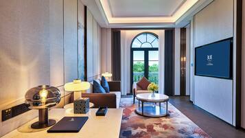 Luxury Suite | In-room safe, blackout curtains, soundproofing, iron/ironing board