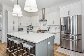 Unclassified image, 5 of 50, button